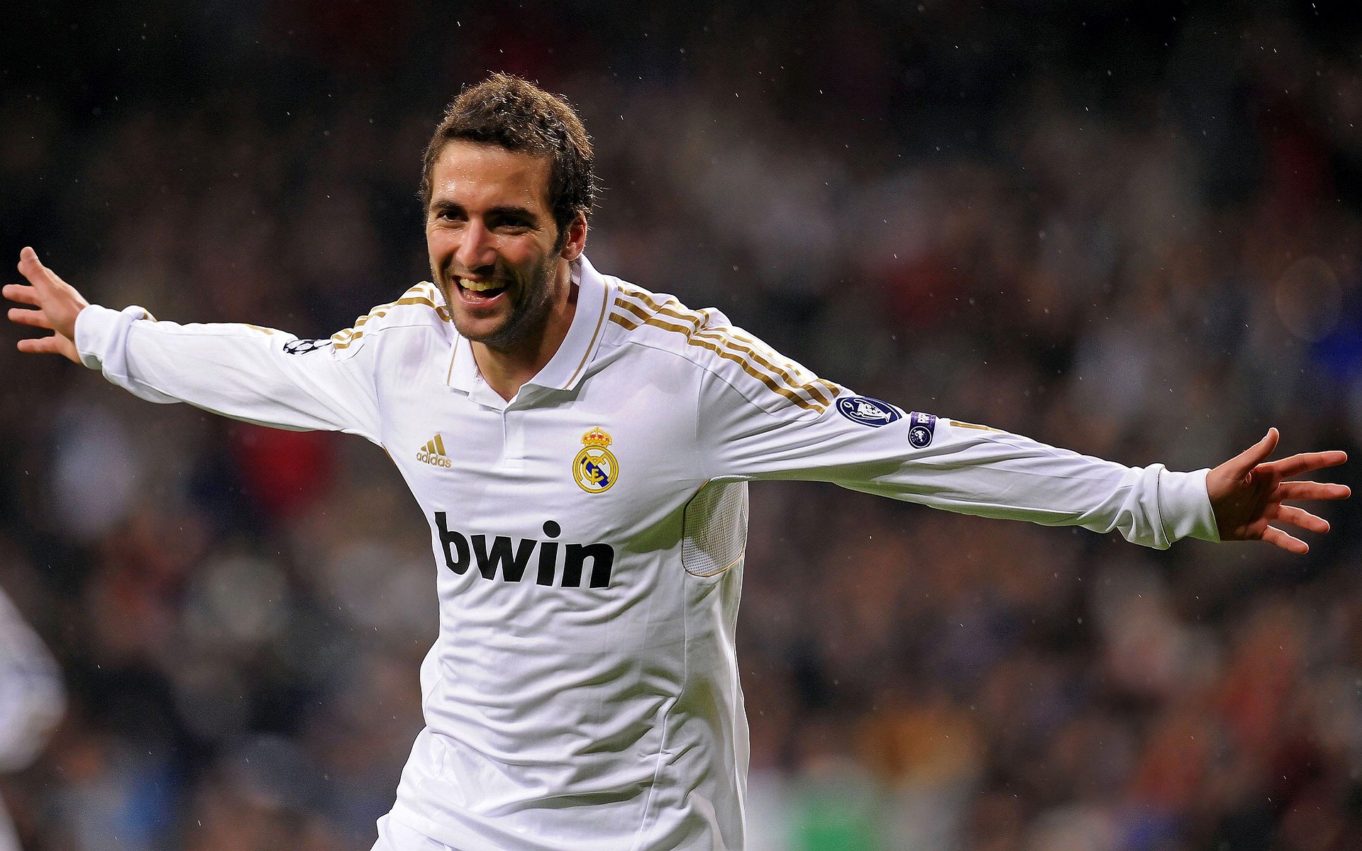 安德烈·桑托斯在斯特拉斯堡表现出色,未来备受期待,安德雷桑托斯