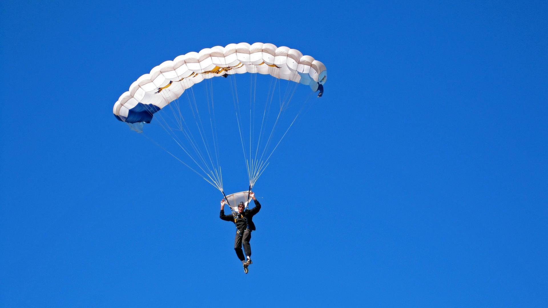 跨界合作开启:篮球与娱乐、科技的深度融合,篮球产业链